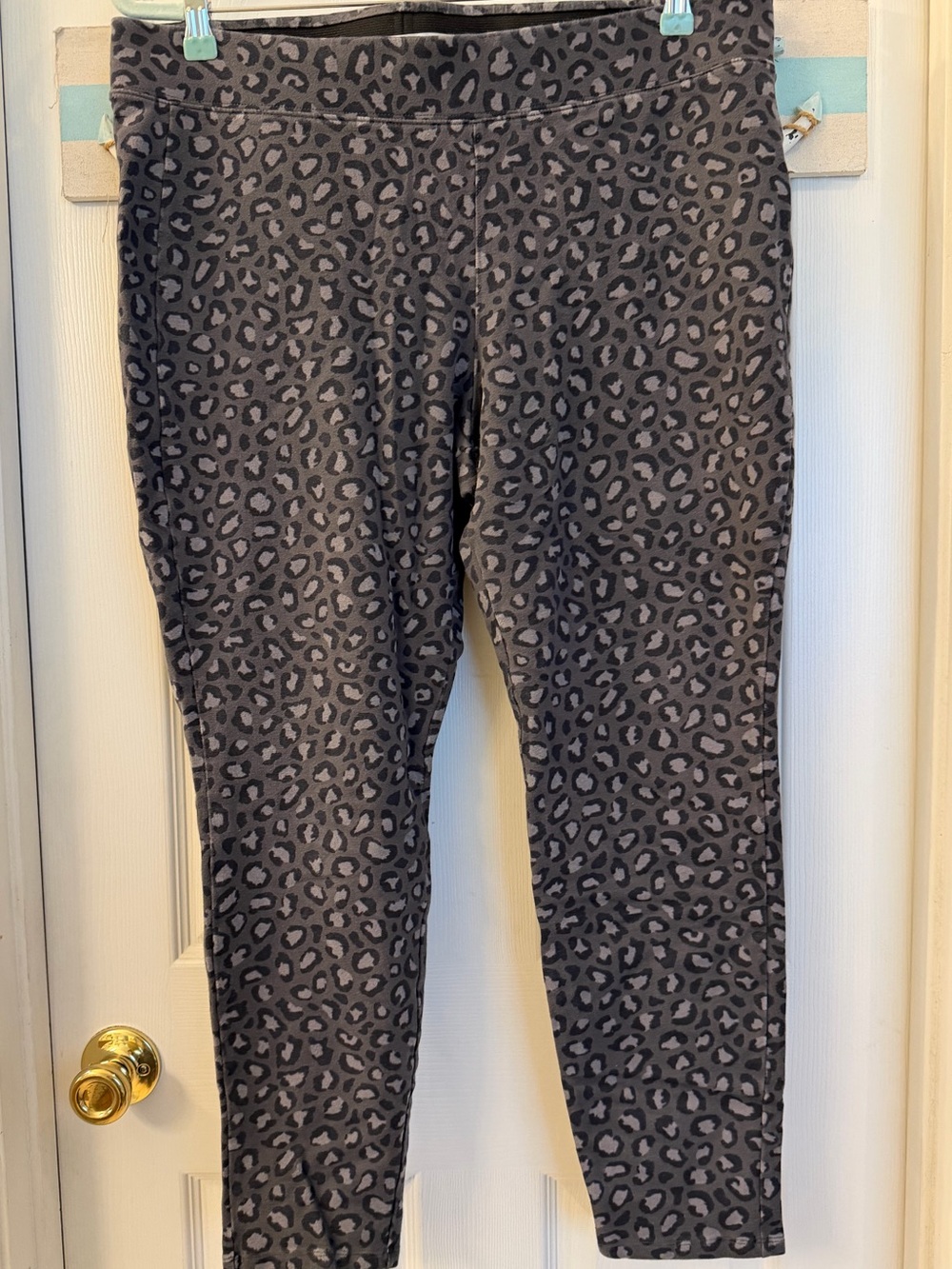 Old Navy dark gray animal print jersey leggings. Sz XL